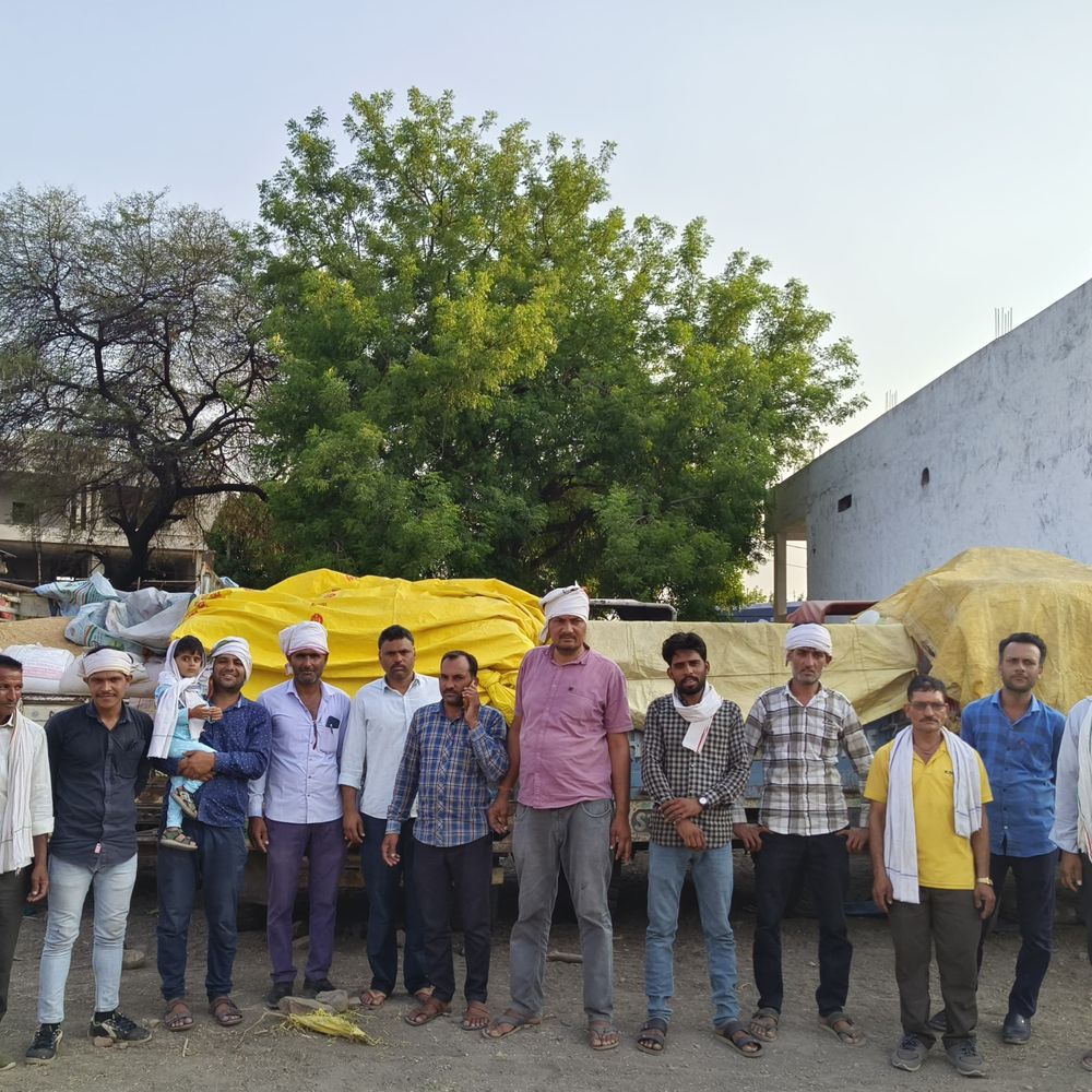 किसान बोले- 4 दिन बीते, लेकिन तुलाई नहीं हो रही:शाजापुर में कहा- केंद्र पर छांव और पीने के पानी की कोई व्यवस्था नहीं