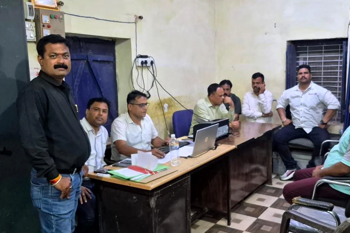 DEO ऑफिस में 80 हजार की रिश्वत लेते धराए 3 बाबू, लोकायुक्त की बड़ी कार्रवाई