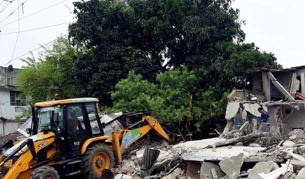 Nashik TCS Case: आरोपी को पनाह देना पड़ा महंगा, AIMIM नेता के अवैध निर्माण पर चला बुलडोज़र