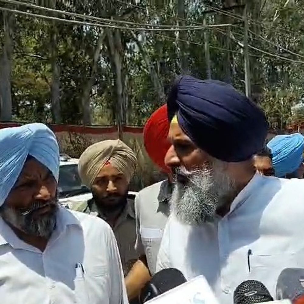 अमृतसर के मजीठा में वोटिंग के दौरान हंगामा:बिक्रम मजीठिया बोले- AAP लोकतंत्र कुचल रही; पोलिंग बूथ के बाहर समर्थकों में नारेबाजी