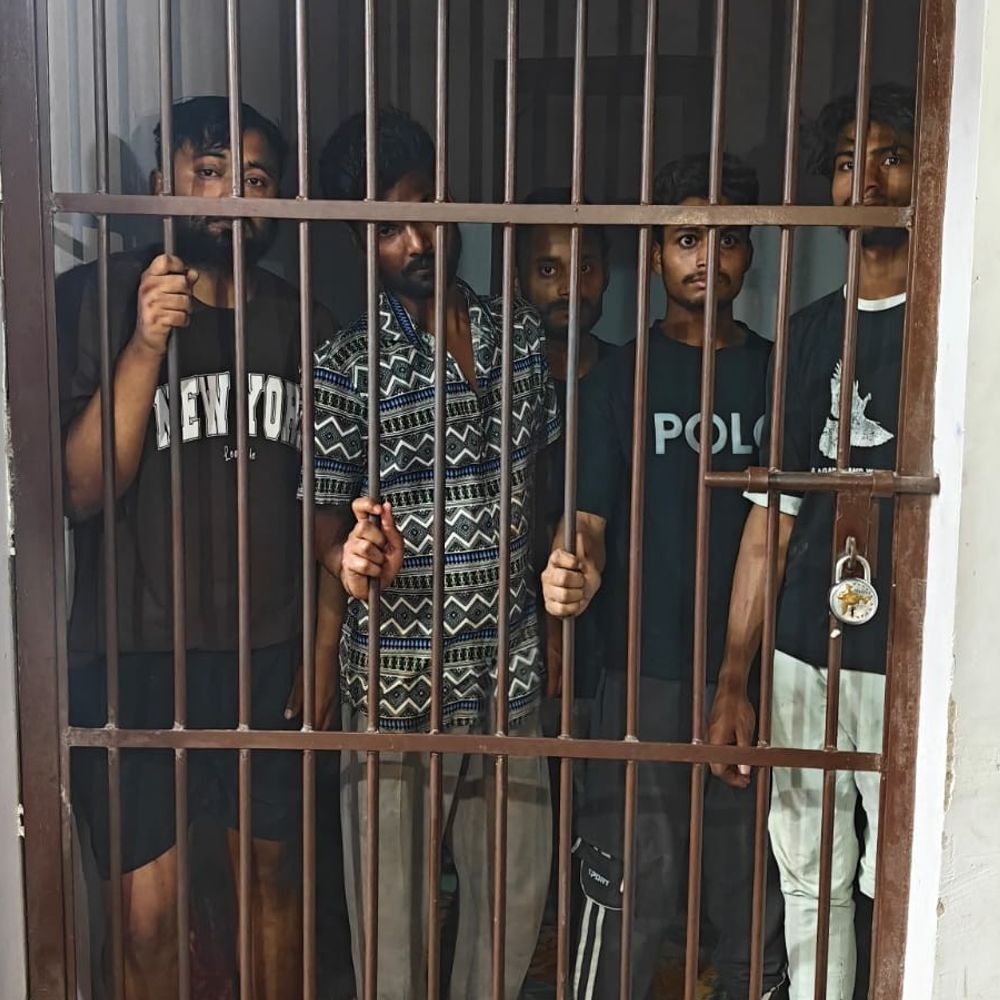 कानपुर में तलवार से केक काटा, VIDEO:रावतपुर पुलिस ने पांच युवकों को हिरासत में लिया