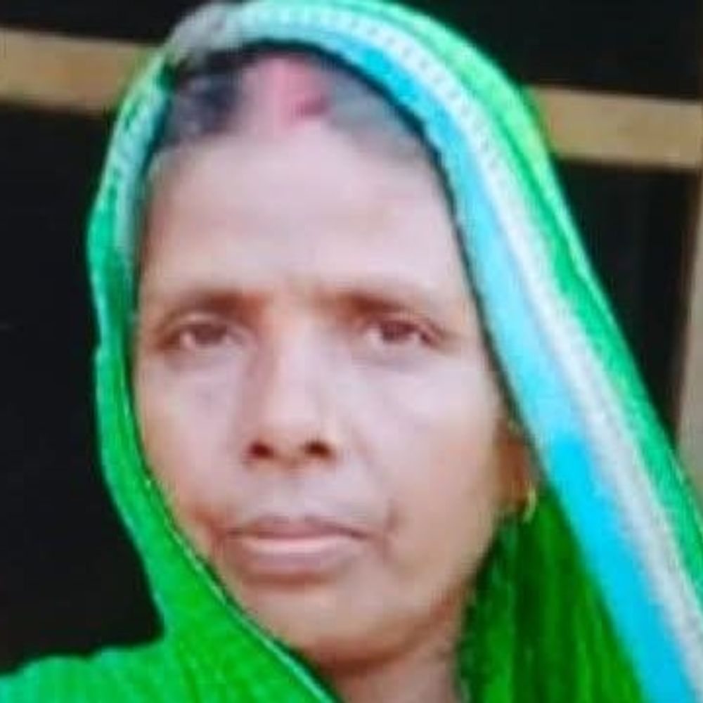 गंगास्नान कर लौट रही महिला को ट्रैक्टर ने कुचला, मौत:शाहजहांपुर में मिर्जापुर-ढाईघाट रोड पर बालू भरी ट्रैक्टर-ट्रॉली ने बाइक को मारी टक्कर