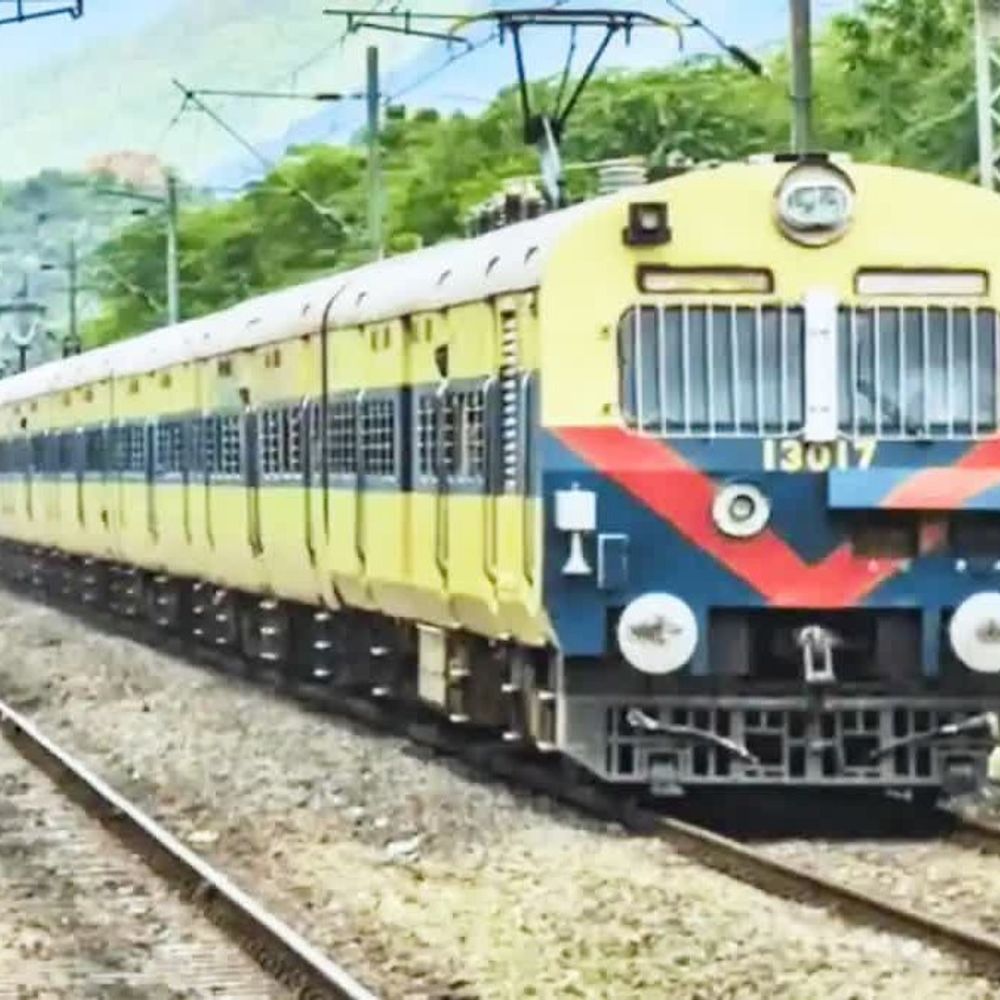 आसनसोल-अंडाल में रेलवे ब्लॉक, कई ट्रेनें रद्द:डिस्ट्रेसिंग कार्य के कारण 9 मई तक सेवाएं रहेंगी प्रभावित, सुबह 8 से 10 बजे तक पावर ब्लॉक