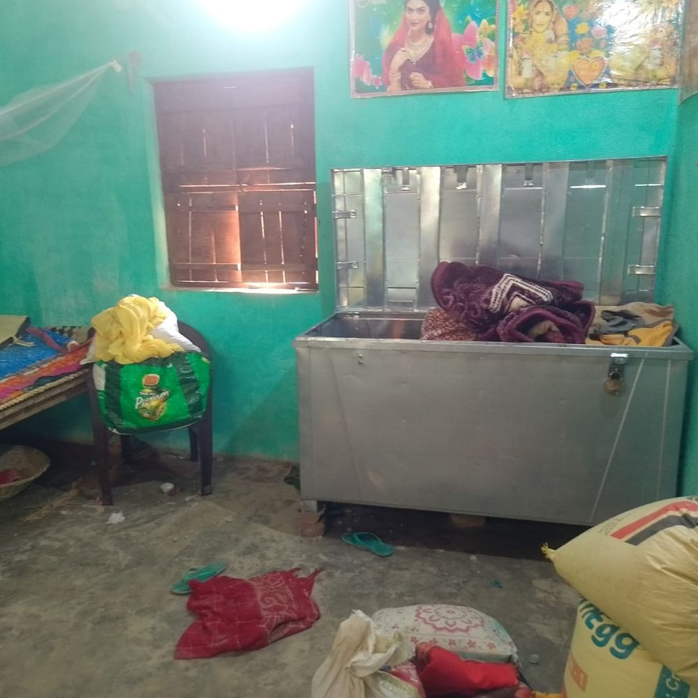 हरिहरपु में खाली घर से लाखों के गहने-नगद चोरी:परिवार रिश्तेदार के घर शादी में गया था