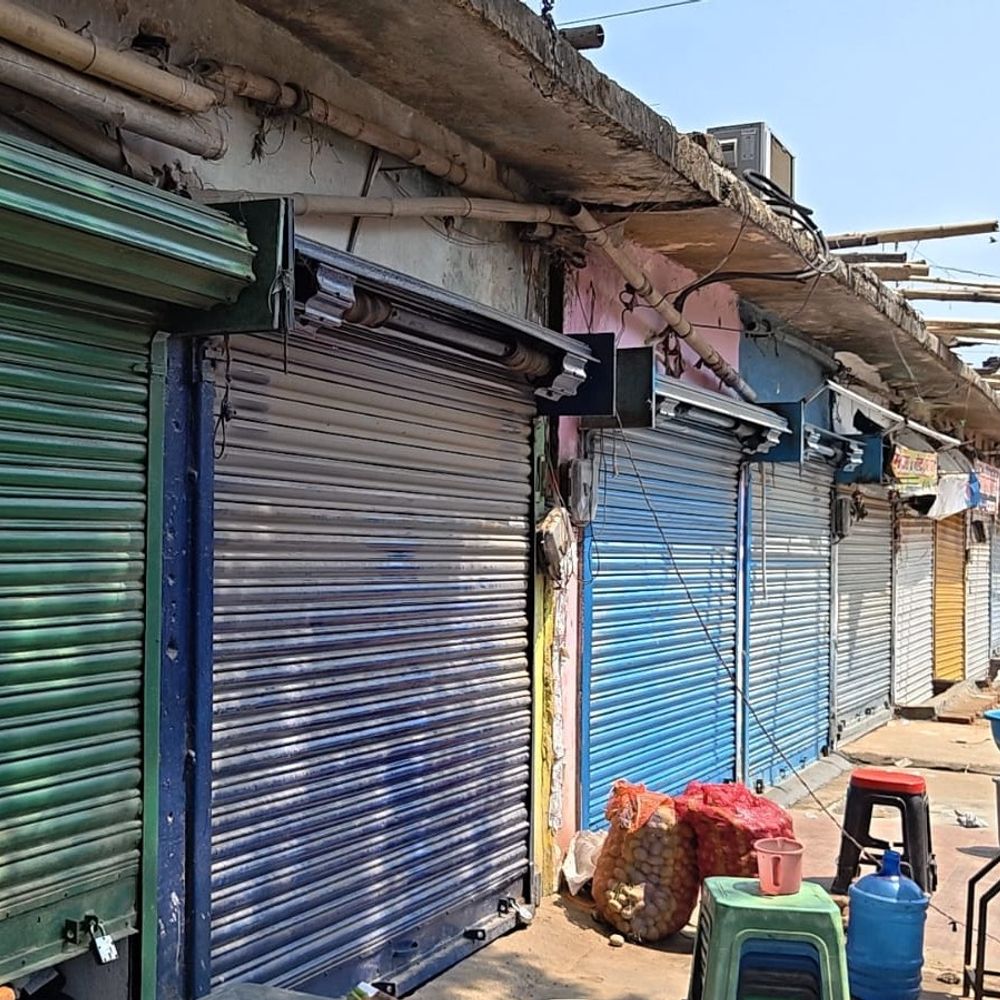 जमुई में अतिक्रमण अभियान के विरोध में बाजार बंद:दुकानदारों ने SDM को लेटर सौंप पार्किंग व्यवस्था की मांग की