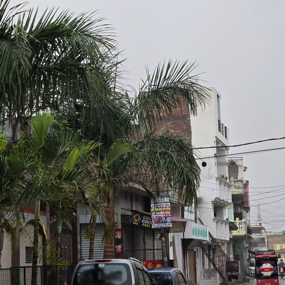 बिजनौर में मंगलवार को बदला मौसम का मिजाज:सुबह आसमान में घने बादल, हल्की बारिश से तापमान गिरा; गर्मी से राहत