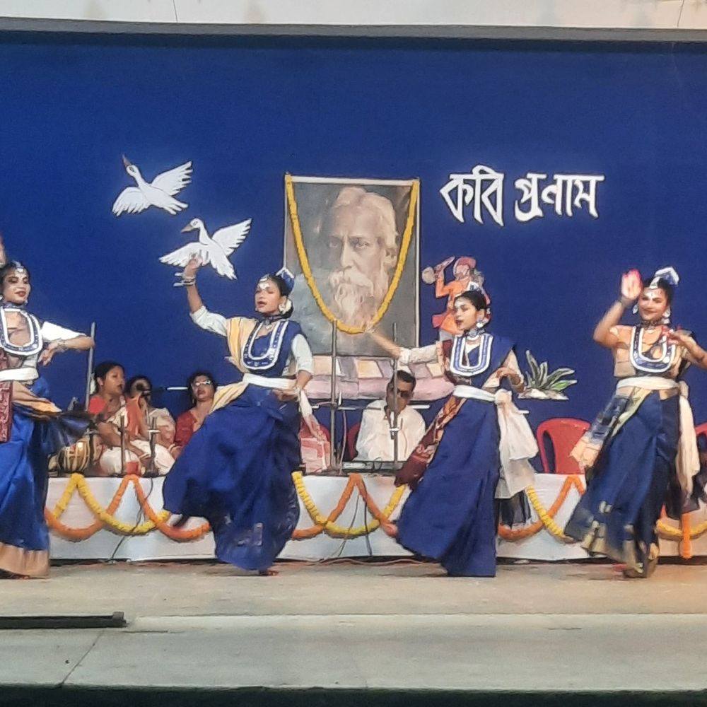 दुर्गाबाड़ी में रवींद्रनाथ टैगोर जयंती मनाई गई:सांस्कृतिक कार्यक्रम का आयोजन, स्थानीय कलाकारों ने बांग्ला संस्कृति की प्रस्तुति दी