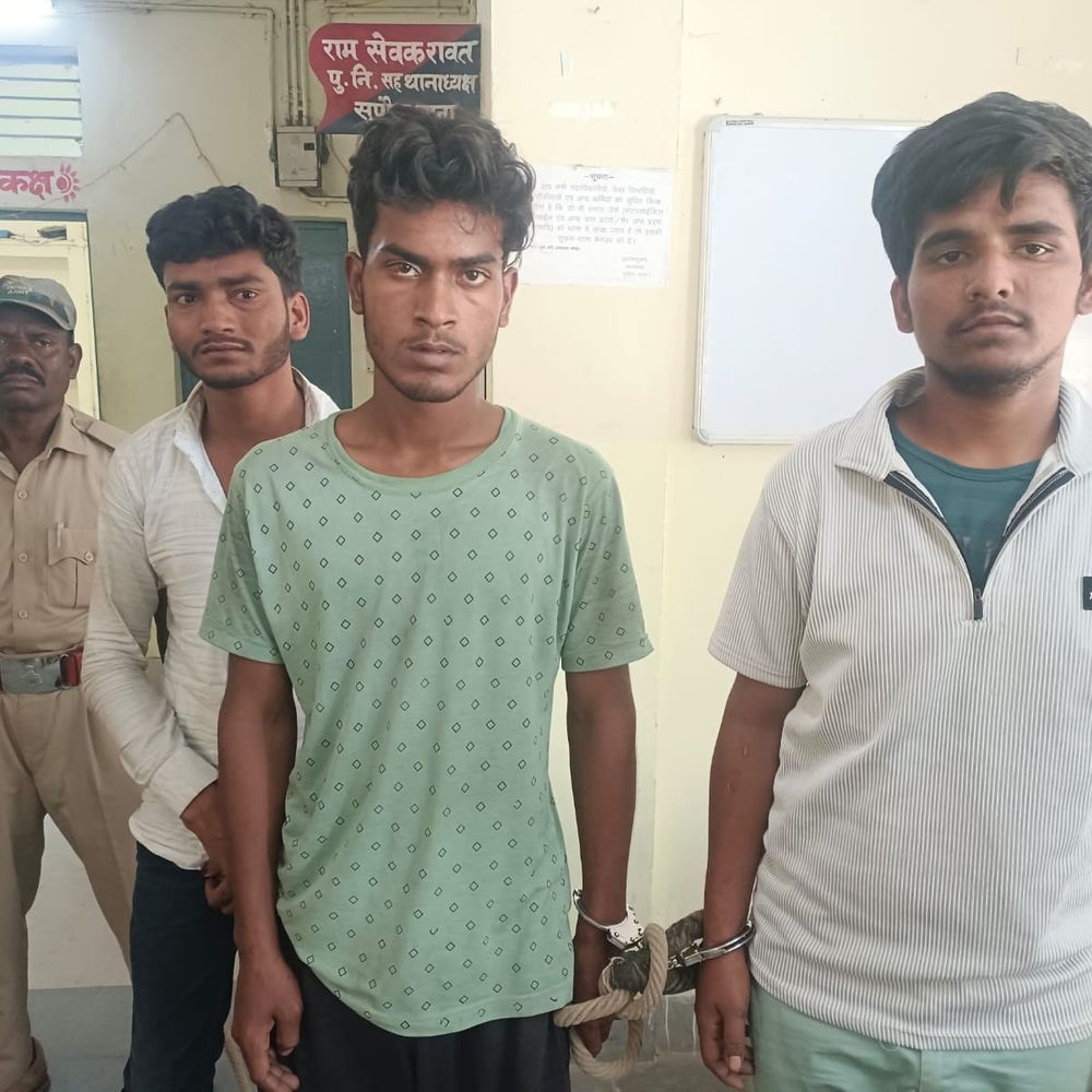 सुपौल में लूटकांड मामले के 3 अपराधी गिरफ्तार:घटना में प्रयुक्त अपाचे बाइक बरामद, मुख्य आरोपी पर हत्या समेत कई मामले दर्ज