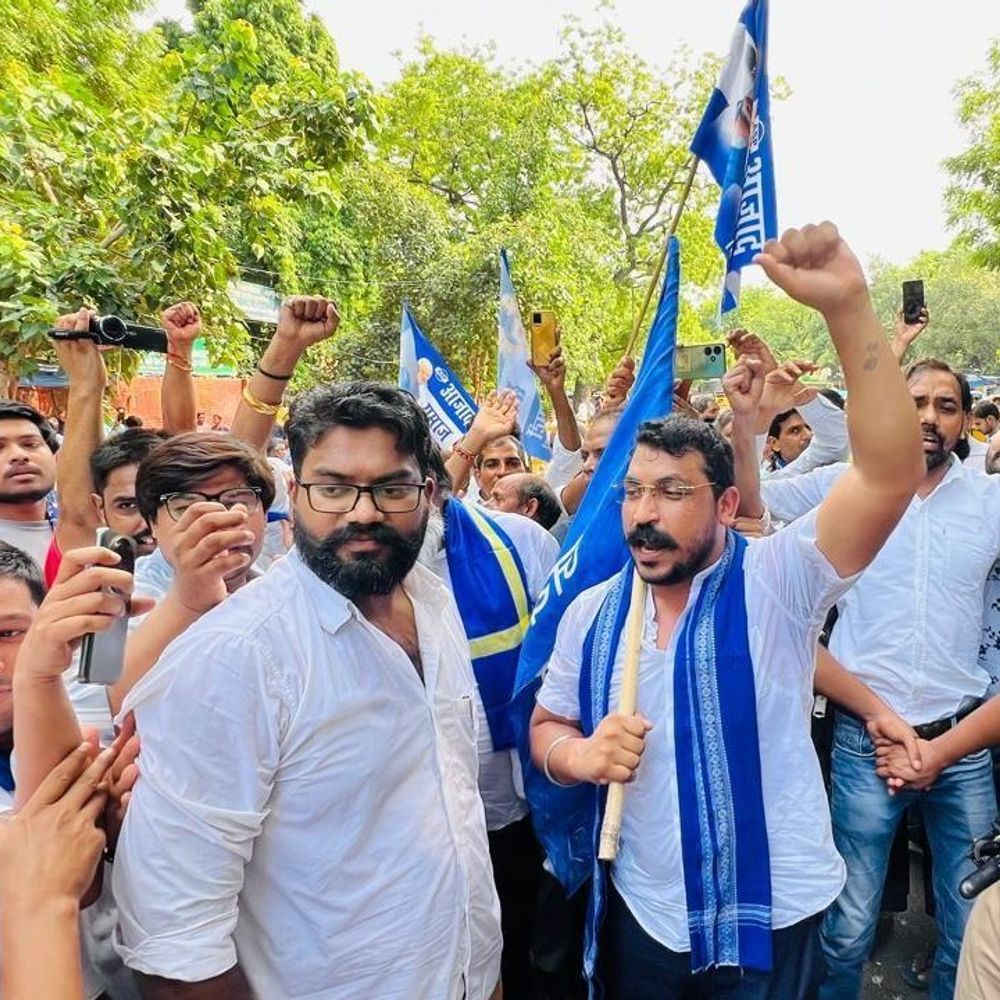 लखनऊ पहुंचे नगीना सांसद चंद्रशेखर आजाद:’सत्ता परिवर्तन यात्रा’ में होंगे शामिल , 2027 के लिए तैयार करेंगे रणनीति