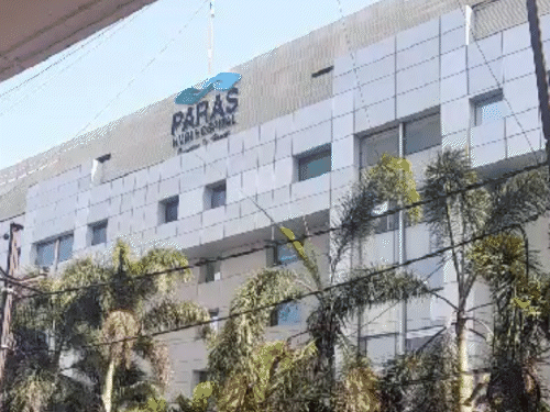 दरभंगा में रंगदारी नहीं देने पर जेसीबी मालिक पर फायरिंग:बदमाशों ने पेट में बुलेट दागने के बाद चाकू से भी किया हमला, 2 लोगों पर FIR