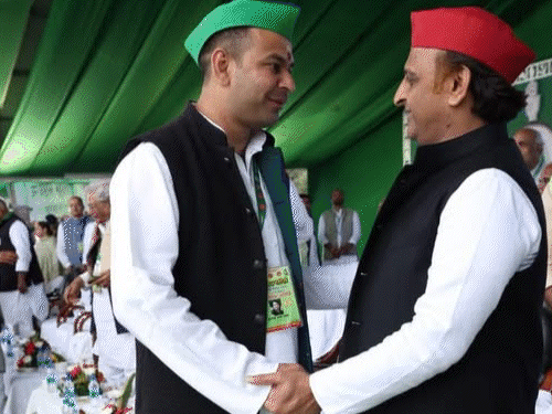 योगी के फैन निकले लालू के बेटे तेज प्रताप यादव:बोले- मैं अखिलेश को सपोर्ट नहीं करता, यूपी में तीसरी बार भाजपा सरकार आएगी