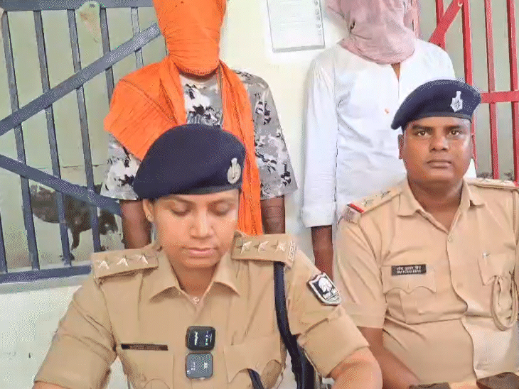 मुजफ्फरपुर में अवैध विदेशी शराब फैक्ट्री का भंडाफोड़:पोल्ट्री फार्म की आड़ में चल रहा था कारोबार, नेपाल और बिहार के दो तस्कर गिरफ्तार