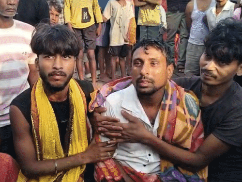 पटना में गंगा नदी में नाव डूबी, 3 की मौत:7 लापता; नाव पर 15 लोग सवार थे, इनमें सबसे ज्यादा महिलाएं और बच्चे