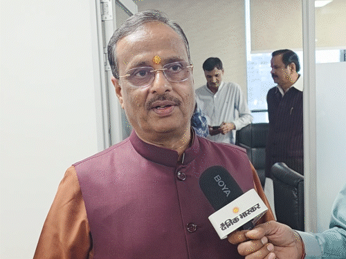 यूपी के पूर्व डिप्टी सीएम ने दी प्रधान को रेटिंग:बोले–  जनप्रतिनिधियों को सक्रिय कर रहा दैनिक भास्कर; आप भी बनाएं पंचायत का रिपोर्ट कार्ड