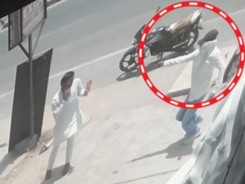 लखनऊ में प्रॉपर्टी डीलर की गोली मारकर हत्या, CCTV:ऑफिस के सामने कनपटी पर फायरिंग, बाइक से भागे दोनों बदमाश
