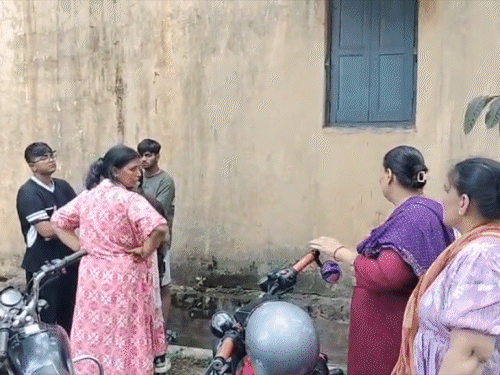 रिटायर्ड कर्मी ने की परिवार के 3 सदस्यों की हत्या:पत्नी, गर्भवती बेटी और बेटे को धारदार हथियार से मारा, आरोपी ने ही पुलिस को दी सूचना