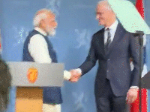 राहुल बोले- कॉम्प्रोमाइज्ड पीएम सवालों से भागते दिखे:इससे देश की कैसी छवि बनेगी; मोदी ने नॉर्वे में महिला पत्रकार को जवाब नहीं दिया था