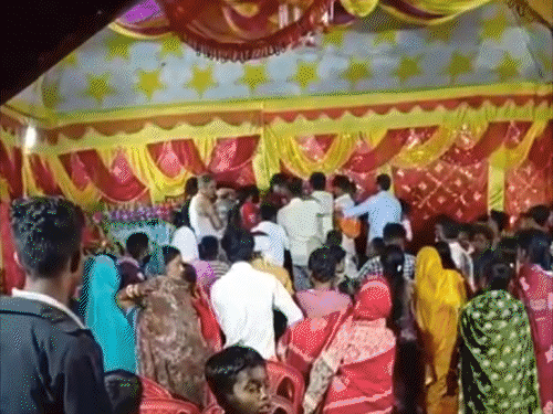 जयमाला के दौरान पहुंची दूल्हे की प्रेमिका:कहा- छह सालों से मेरे साथ था, अब दूसरी शादी कर रहा; दुल्हन पक्ष ने लड़के को पीटा