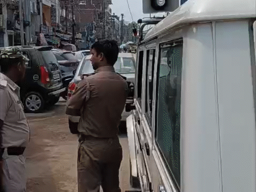 मैरिज एनिवर्सरी के दिन ड्राइवर की पत्नी को पीटा:चाकू भी मारा, नर्तकियों से 15 हजार रुपए भाड़ा लेने गई थी महिला
