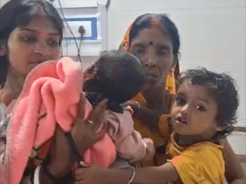 भोजपुर में दामाद ने ससुर की उंगली दांत से काटी:पैसा देने से मना करने पर किया हमला, पीड़ित बोला- बेटी के साथ अक्सर मारपीट करता है
