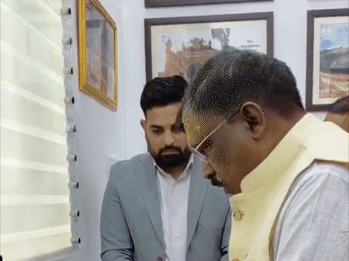 सम्राट कैबिनेट विस्तार के बाद मंत्रियों ने संभाला कार्यभार:पर्यटन मंत्री केदार प्रसाद गुप्ता पहुंचे दफ्तर, पदभार ग्रहण कर बोले- गरीबनाथ मंदिर का करेंगे सौंदर्यीकरण