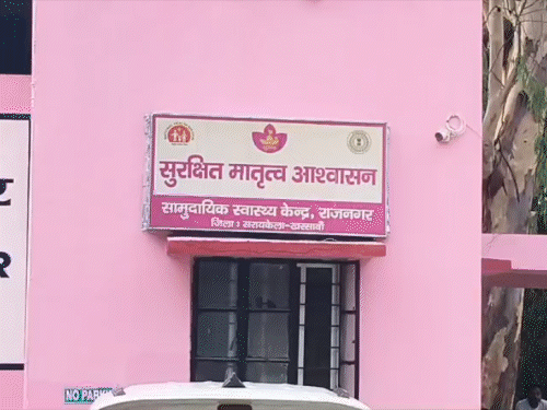 सरायकेला CHC में मोबाइल की रोशनी में डिलीवरी,मां-बच्चे की मौत:मृतका खुद स्वास्थ्य सहिया थी, परिजन बोले- न डॉक्टर थे न बिजली, नर्स ने प्रसव कराया