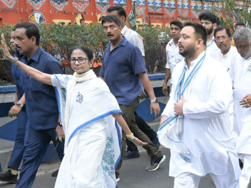 3 राज्यों में तेजस्वी की परफॉर्मेंस, सभी जगह साथी हारे:बंगाल में 12 सीटों पर ममता के लिए प्रचार किया, सिर्फ 1 जीते, केरल में RJD का खाता खुला