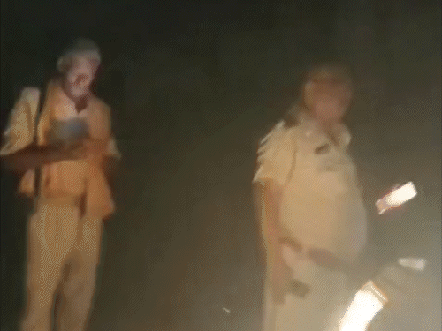 समस्तीपुर में SP ने दरोगा को किया निलंबित:शराब के नशे में ग्रामीणों से धक्का-मुक्की का आरोप; सोशल मीडिया पर वीडियो वायरल