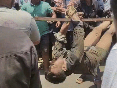 ओडिशा में जीआरपी कांस्टेबल की पीट-पीटकर हत्या:छेड़छाड़ के आरोप में बीच सड़क पर बांधकर पीटा; आरोप- पुलिस देखती रही, मदद नहीं की