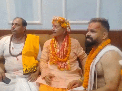 बिहार के मंत्री विजय सिन्हा पहुंचे बाबा बैद्यनाथ धाम:शिवगंगा स्नान के बाद की पूजा, कहा- दोनों राज्यों की समृद्धि की कामना की