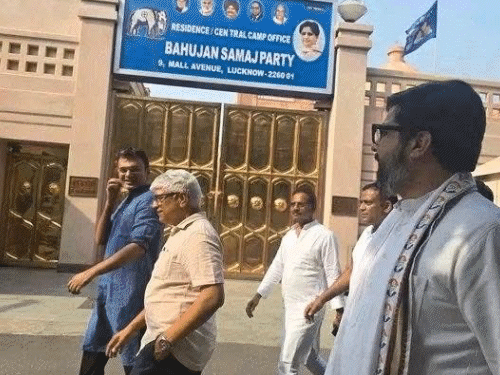 क्या कांग्रेस यूपी में बसपा से गठबंधन करना चाहती है:मायावती ने कांग्रेसी नेताओं को गेट से लौटाया; अखिलेश बोले- बात ‘सीट’ की नहीं; ‘जीत’ की