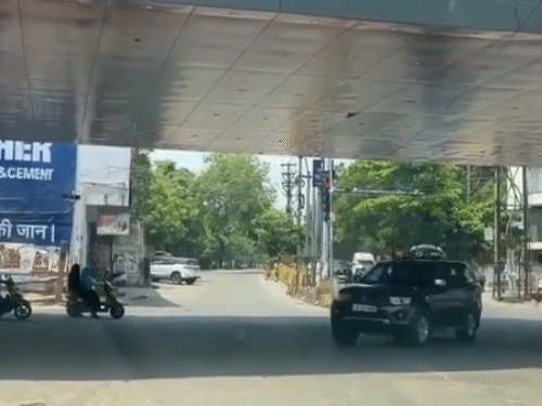 छत्तीसगढ़ में CM-मंत्रियों के काफिले की गाड़ियां कम होंगी:विदेश यात्रा पर रोक, दफ्तरों में वाहन पूलिंग सिस्टम लागू होगा, ई-ऑफिस को बढ़ावा