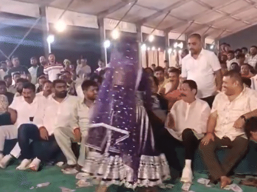 अनंत सिंह पर FIR,हथियारों संग समर्थकों ने किया था डांस:जनेऊ में मुजरा देख रहे थे JDU विधायक; वीडियो से पहचान, अब तक 9 पर केस