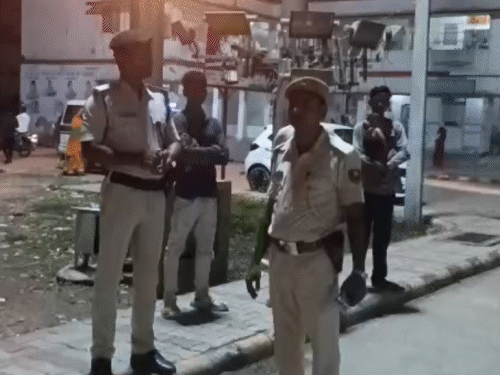 पूर्णिया GMCH में मरीज की मौत पर हंगामा:कुर्सियां तोड़ीं, मेडिकल स्टाफ से मारपीट; पुलिस ने 4 लोगों पर की 107 की कार्रवाई
