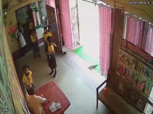 मुजफ्फरपुर के मूक-बधिर स्कूल में बेजुबान बच्चों पर जुल्म, VIDEO:वीडियो के सामने आने के बाद स्कूल संचालक, कर्मचारी के खिलाफ FIR; DM बोले- कार्रवाई होगी