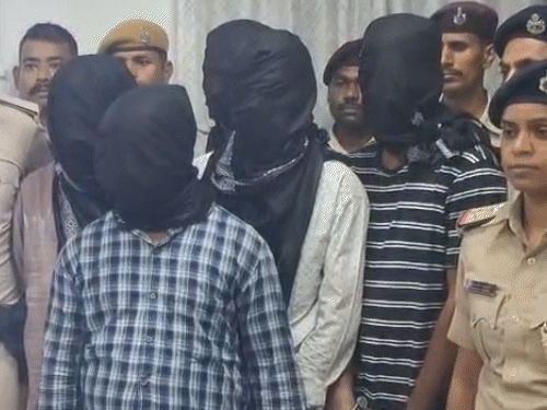कार से चोरी करने पहुंचते थे सीतामढ़ी, 5 बदमाश अरेस्ट:मुजफ्फरपुर में 5 लाख का 32.5 ग्राम सोना बरामद, स्पेशल ट्रेन में चढ़कर वारदात को देते थे अंजाम