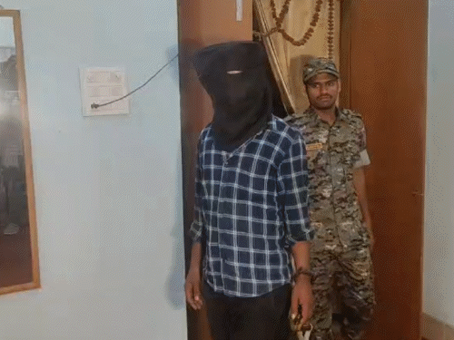 चतरा में 282 किलो डोडा जब्त:धान की बोरियों में छिपाकर बिहार हो रही थी तस्करी, ऑटो चालक गिरफ्तार