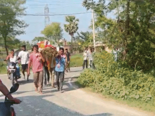 ‘पापा अच्छे हैं… समाज के दबाव में किया अंतिम संस्कार’:लव मैरिज पर परिवार ने पुतला बनाकर किया दाह-संस्कार, बेटी बोली- 8 साल से अफेयर था