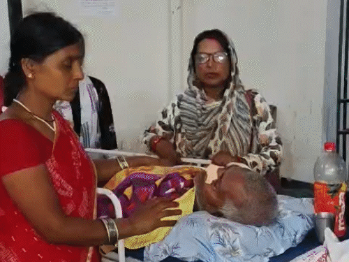 पटना- बड़े अस्पतालों में रियल-टाइम बेड सिस्टम उपलब्ध नहीं:मरीजों को ‘गोल्डन आवर’ में नहीं मिलता इलाज, बेटा बोला- 3 दिन से स्ट्रेचर पर पापा; पढ़ें केस स्टडीज