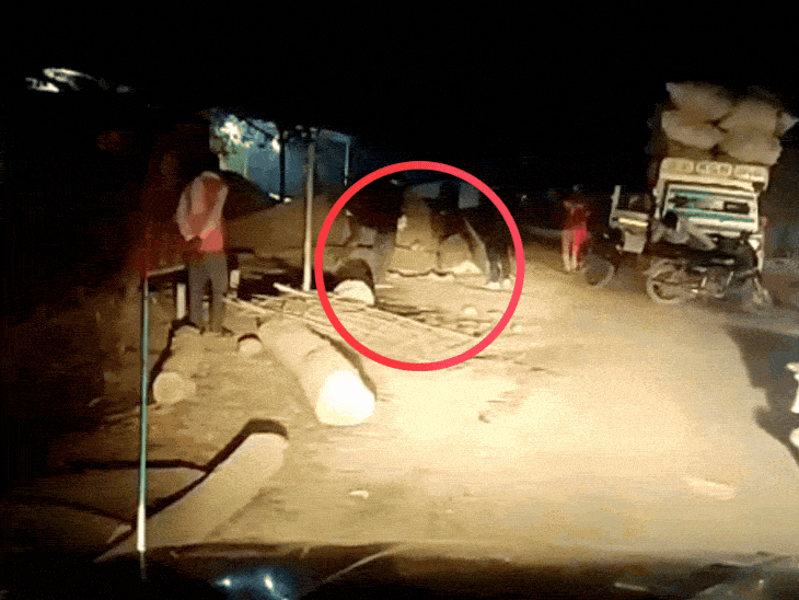 सूरत मेट्रो में सिक्योरिटी गार्ड बन छिपे 3 आरोपी गिरफ्तार:40 से ज्यादा डंडों से पीट-पीटकर मार डाला ; मेले से शुरू हुआ था विवाद