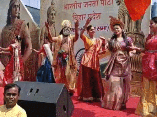 नीतीश-ललन सिंह के पैर छूकर शपथ के लिए निकले निशांत:300 कर्मचारियों ने निकाला गांधी मैदान में भरा पानी, सड़कों पर NSG; शपथ की 15 तस्वीरें