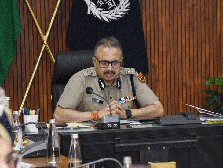डीजीपी बोले- पुलिस की फील्ड विजिबिलिटी बढ़ाएं:तीन महीने में 1 साल से अधिक लंबित कोई भी मामला नहीं रहे; अपराध समीक्षा बैठक में दिए निर्देश
