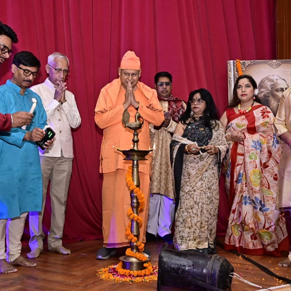 लखनऊ में मदर्स डे पर सांस्कृतिक कार्यक्रम:बंगाली अड्डा ने टैगोर जयंती पर साहित्य, संगीत और नाटक प्रस्तुत किया