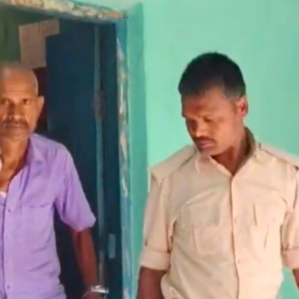 शेखपुरा में 6 साल से फरार आरोपी गिरफ्तार:भूमि विवाद में चचेरे भाई पर किया था हमला, गुप्त सूचना पर घर से दबोचा गया