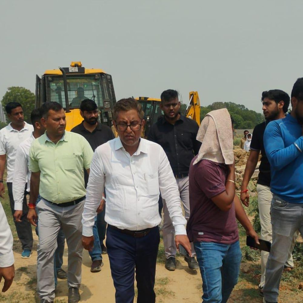 ग्रेटर नोएडा में 80 करोड़ की जमीन कब्जा मुक्त:प्राधिकरणने भनौता में अवैध निर्माण पर चलाया बुलडोजर