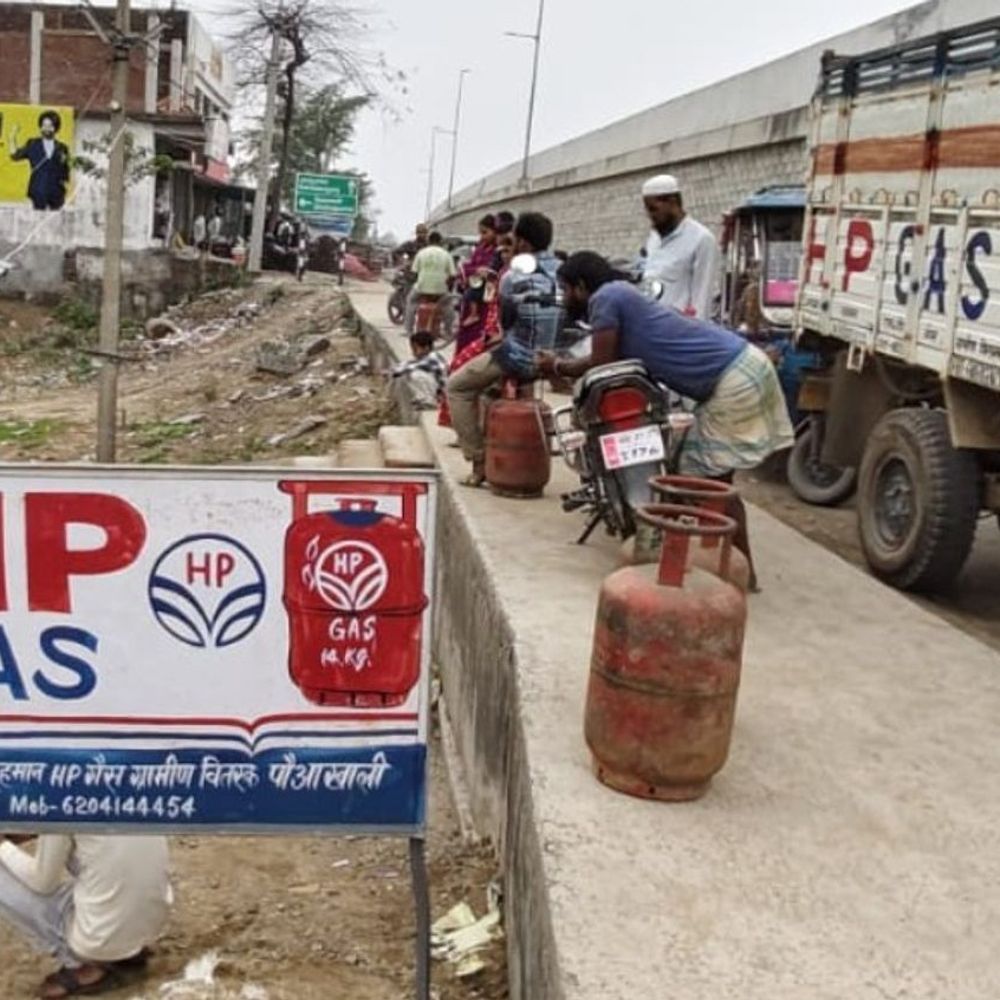 किशनगंज में LPG की पर्याप्त अवेलबिलिटी:DM ने बताया- 7 हजार से अधिक सिलेंडर मौजूद, होम डिलीवरी जारी