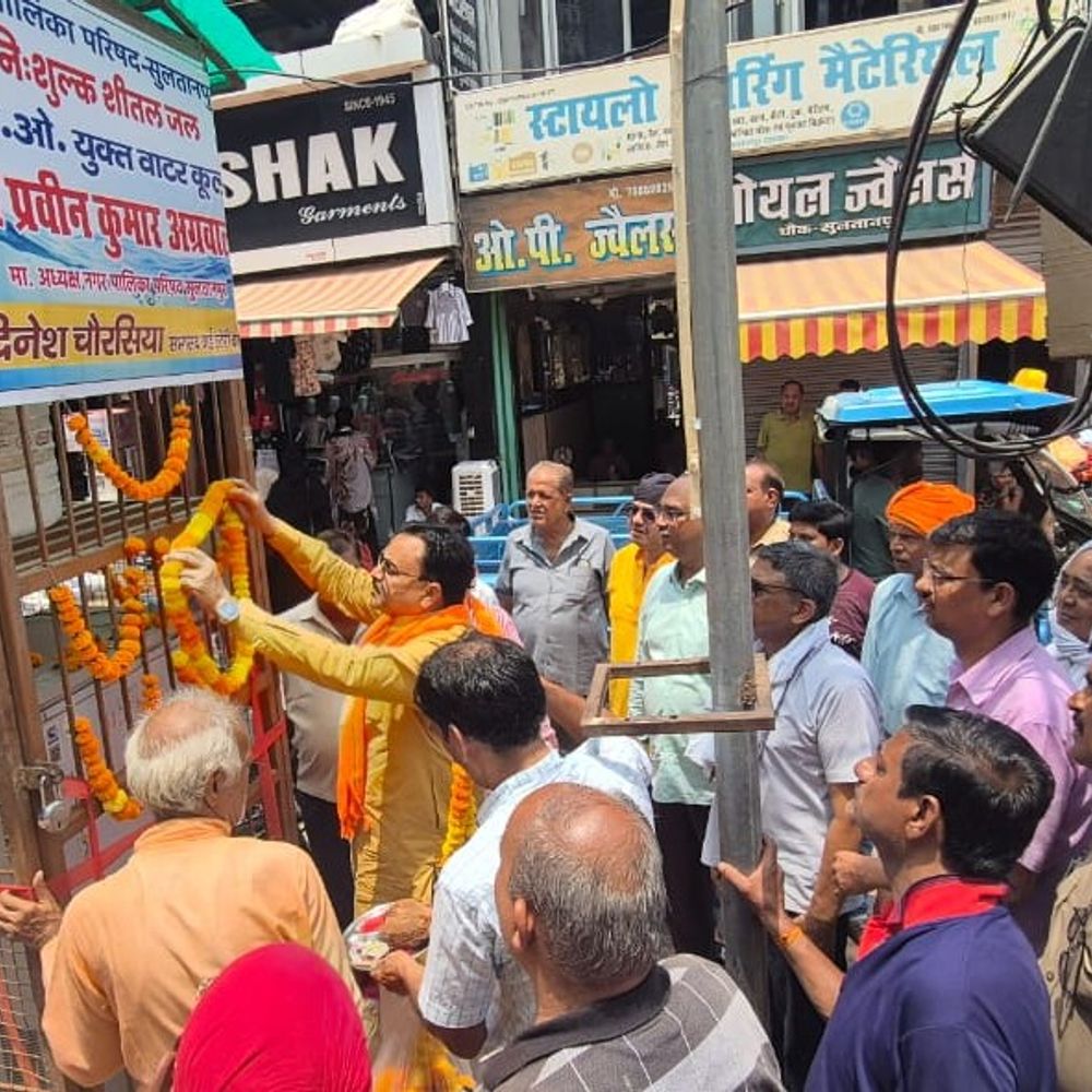 सुलतानपुर शहर में 10 RO वाटर कूलर लगे:पालिकाध्यक्ष ने चौक घंटाघर पर किया लोकार्पण