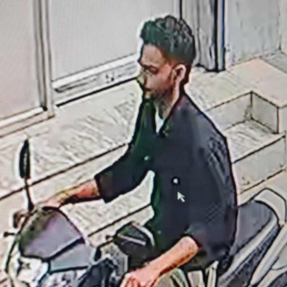 पिंजौर में घर जा रही महिला से स्नैचिंग:धक्का देकर कानों की बालियां छीनीं, स्कूटी पर सवार होकर आया स्नैचर