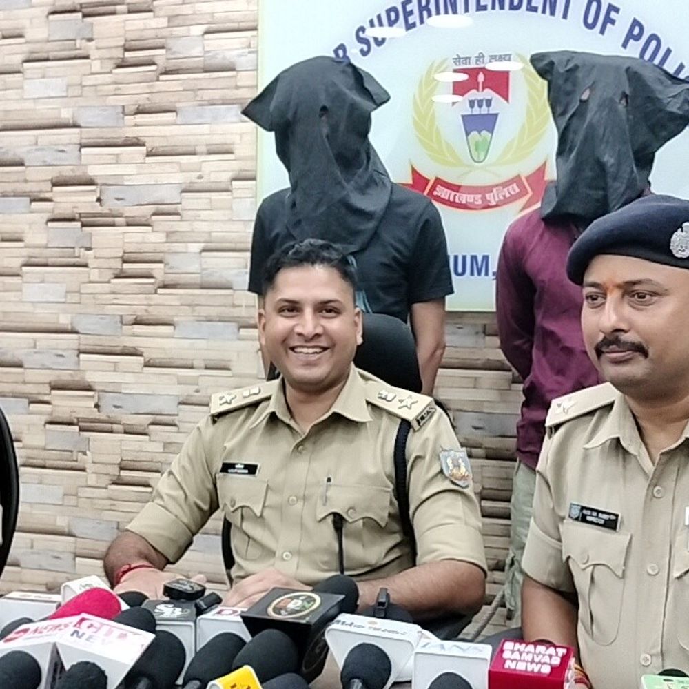 जमशेदपुर में फायरिंग मामले का खुलासा:पुरानी दुश्मनी के दौरान हुई थी घटना; दो आरोपी गिरफ्तार, हथियार और बाइक बरामद