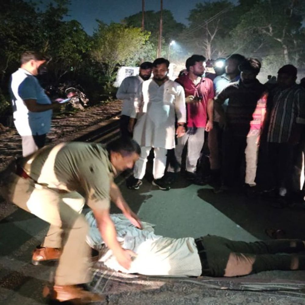 ट्रक की टक्कर से बाइक सवार युवक की मौत:गाड़ी छोड़कर ड्राइवर फरार, भाई के जन्मदिन का सामान खरीदने गया था मार्केट